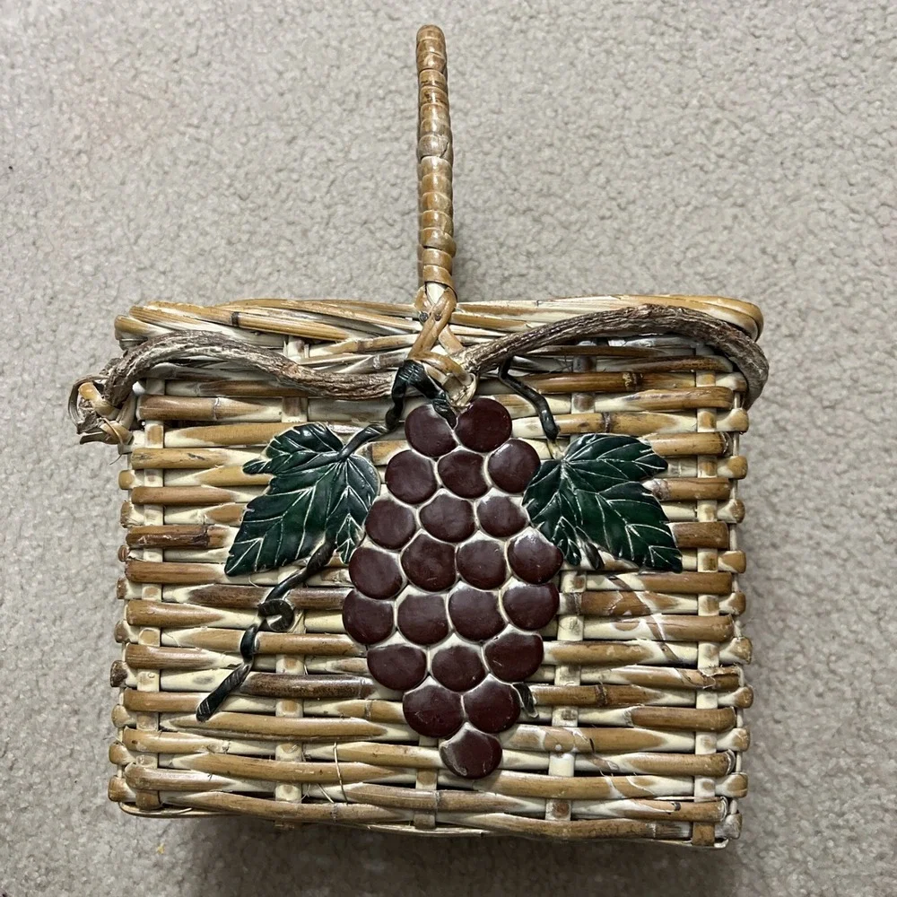 Vintage Wine Wicker Rattan Woven Basket Bottle Holder Grape Branch Very Unique
